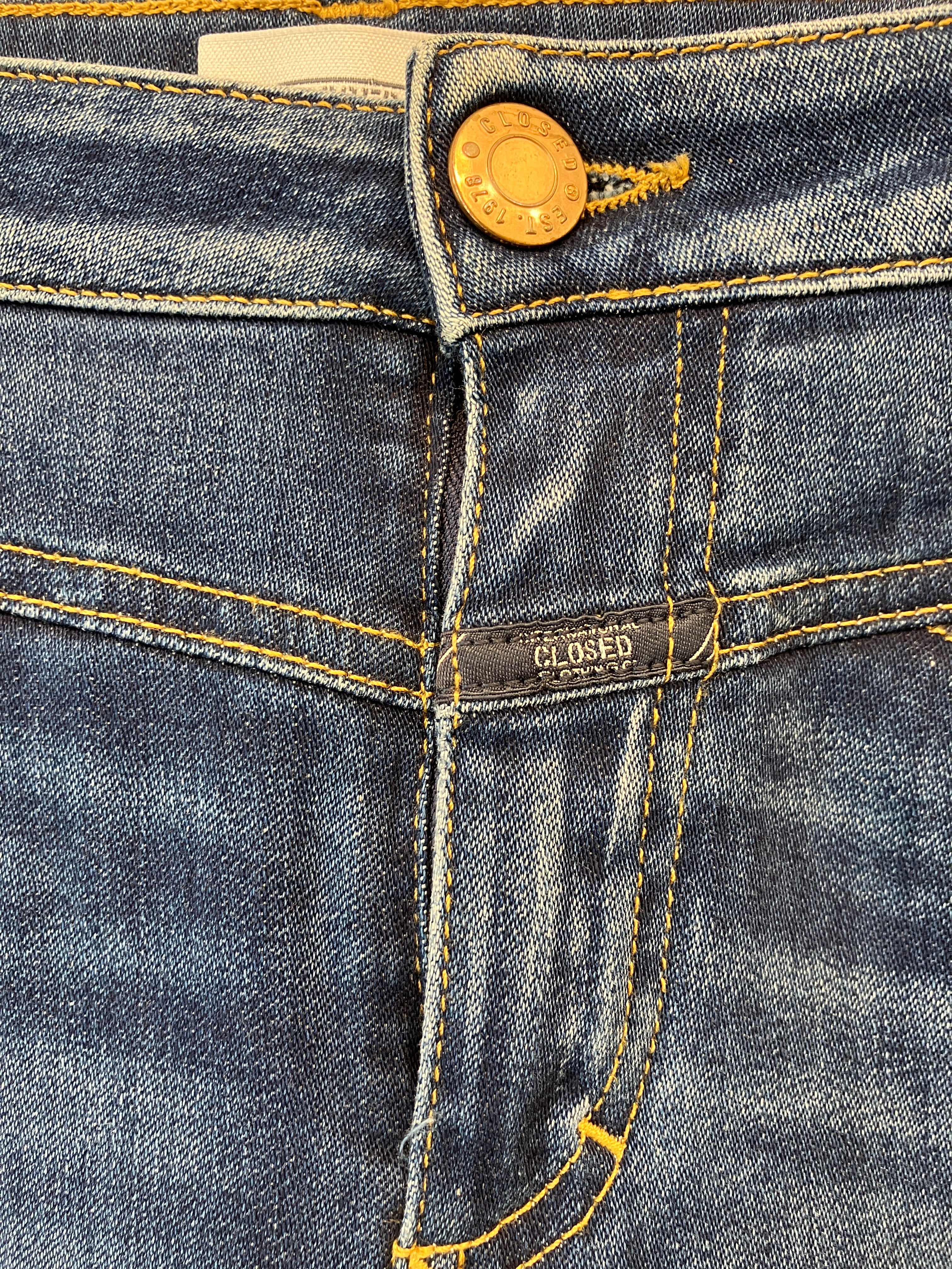 Closed Cowboyjeans